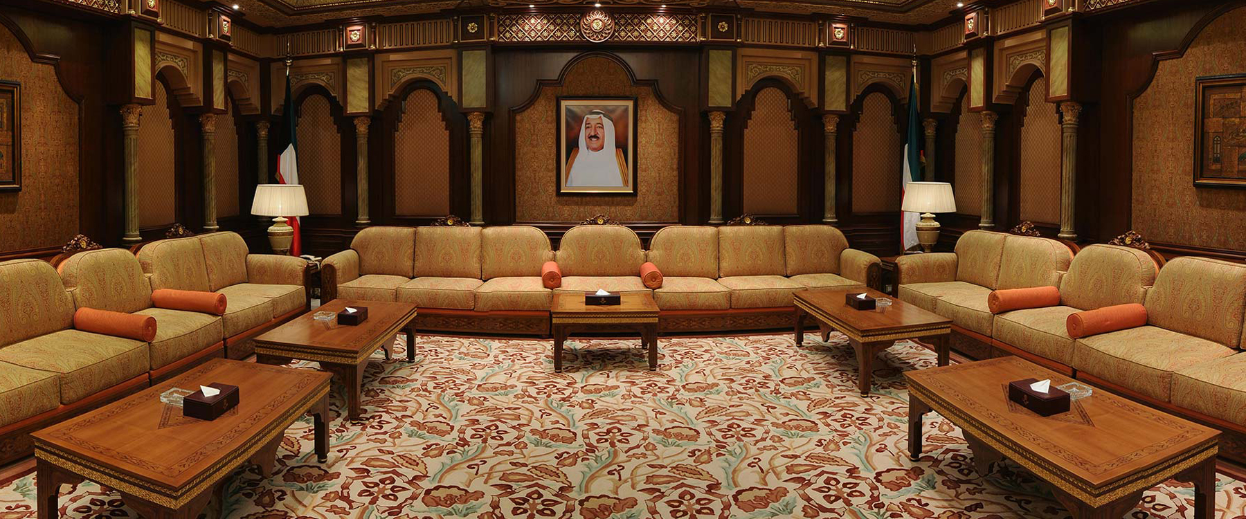 Luxurious traditional interior hall with seating arrangement - KCPC